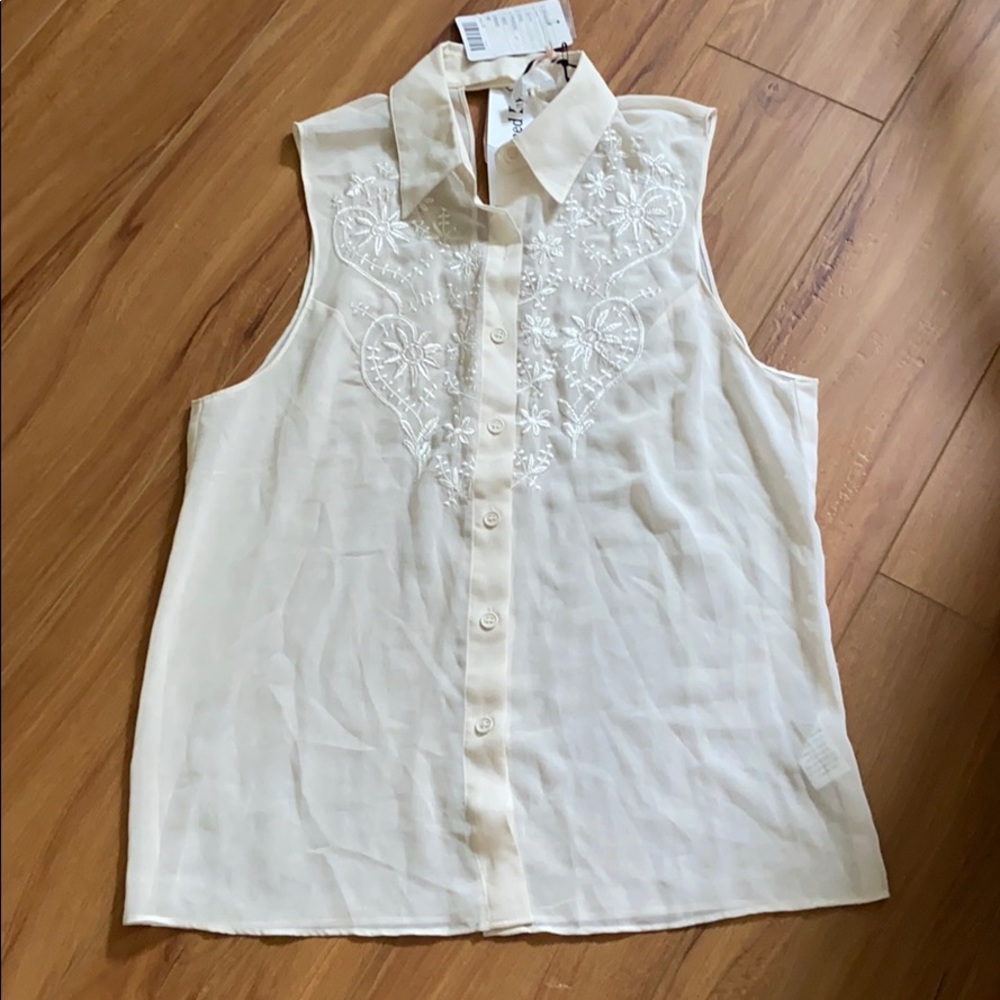 Cute Embroidered Blouse Size XS